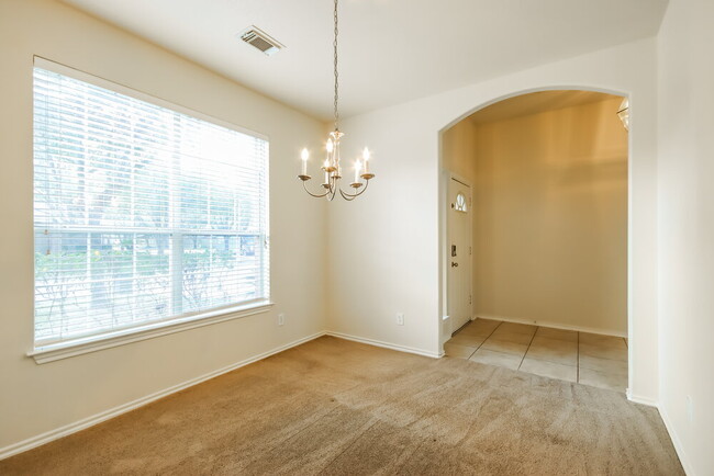 Foto del edificio - 26900 Armor Oaks Dr