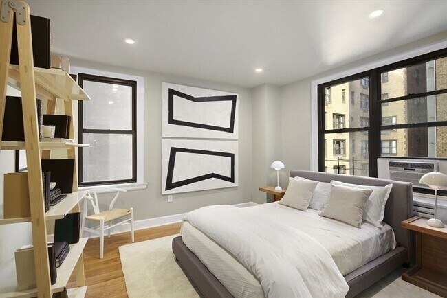 Building Photo - 123 E 47th St