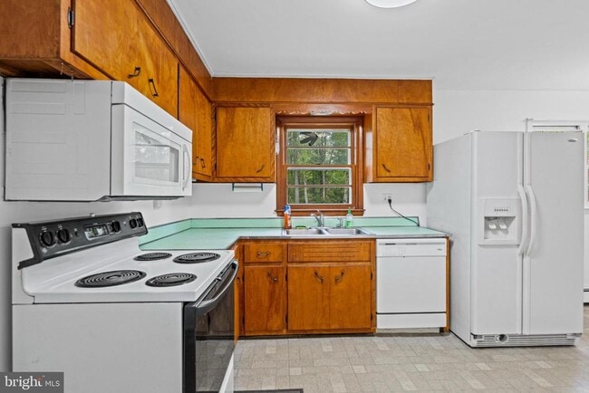 Building Photo - 16811 Ridge Rd