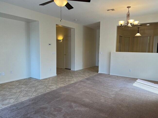 Foto del edificio - 3265 E Hampton Ln