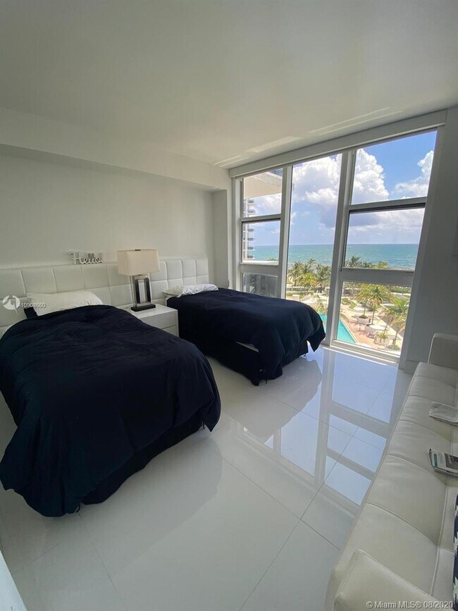 Building Photo - 10275 Collins Ave