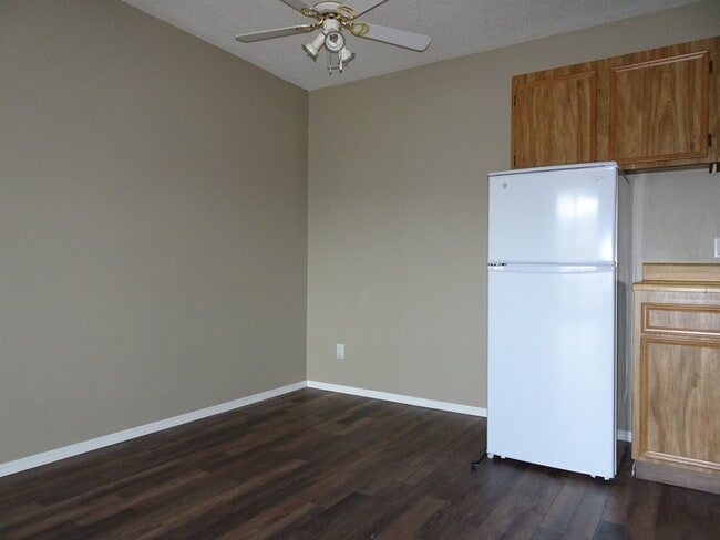 Building Photo - 130 Skaha Pl