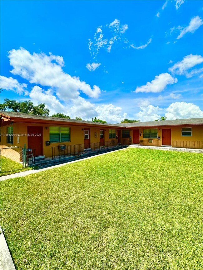 Building Photo - 15002 NE 11th Ct