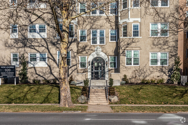 Foto del edificio - West Plaza Apartments