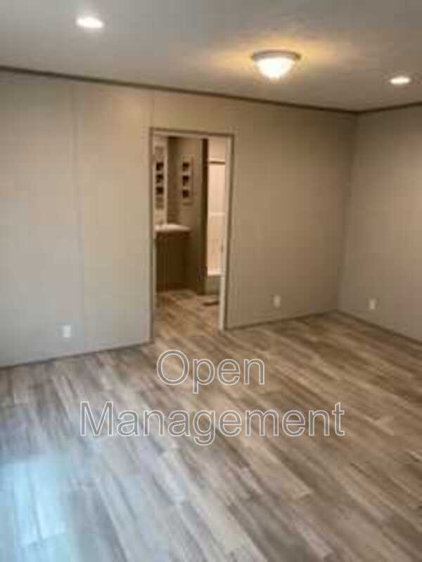 Foto del edificio - 4511 Dirt Rd