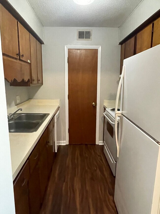 Building Photo - Check Out This 2BD/1B Apartment in Hahira