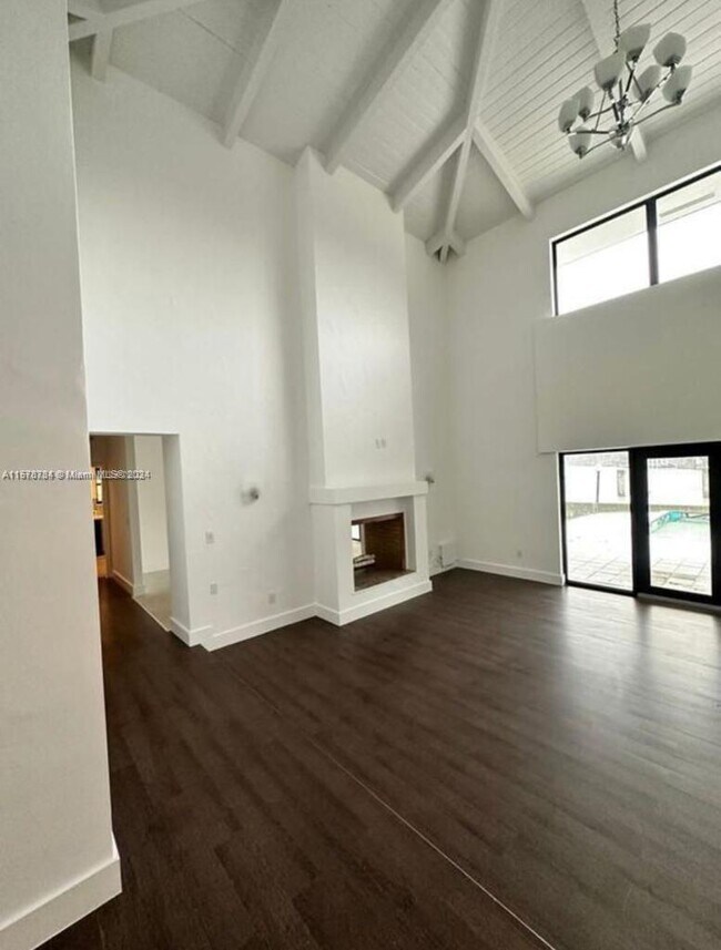 Foto del edificio - 3180 NE 165th St