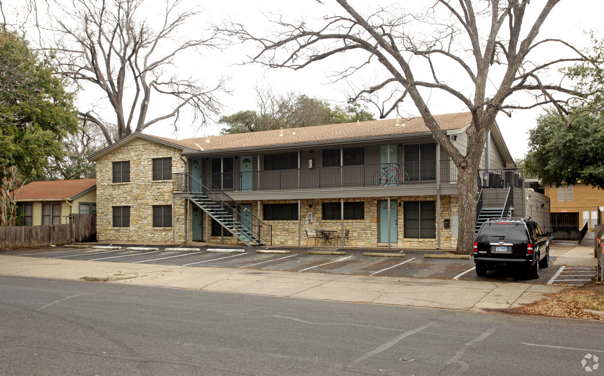 Frente del edificio - Stonehouse Apartments