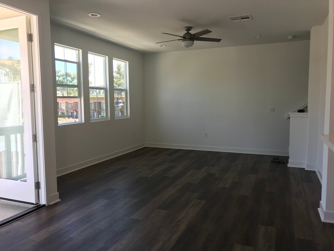 1104 Makena Way Unit Corner Luxury Condo, Oceanside, CA 92054 Condo