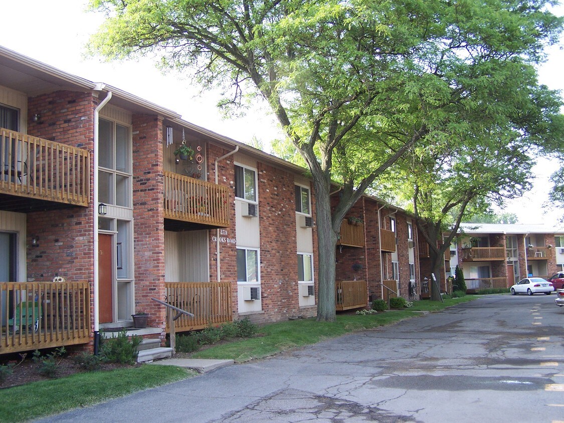 Primary Photo - 2724 Crooks Rd