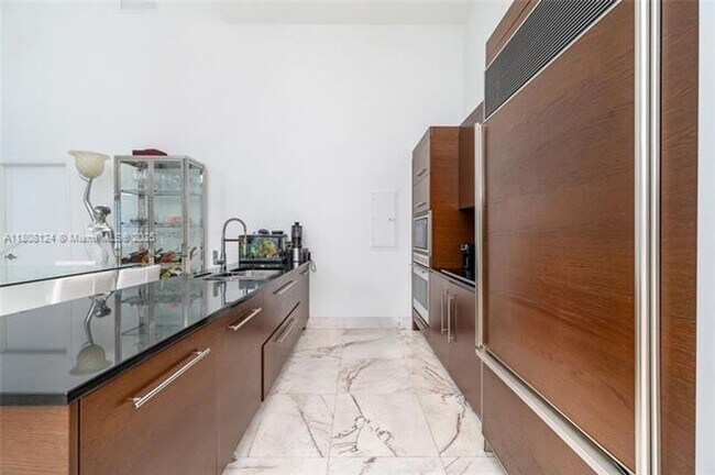 Foto del edificio - 475 Brickell Ave