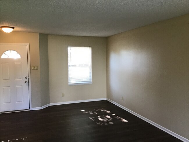 Foto del edificio - 8920 Poppy Lane