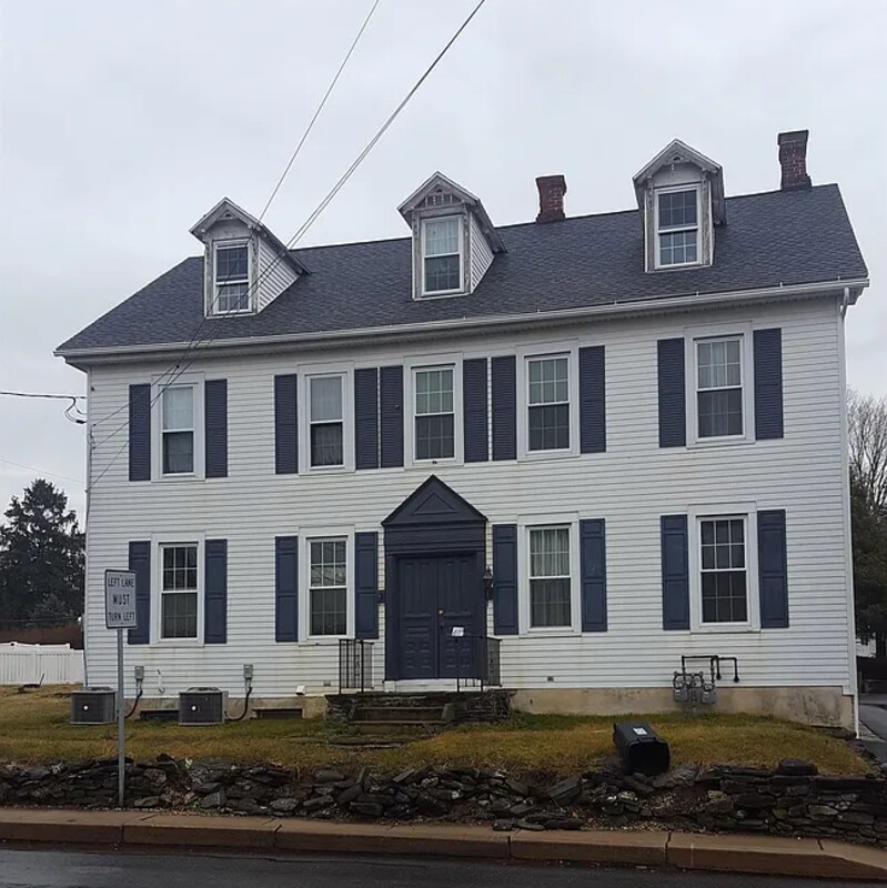 Foto principal - 16 Manor Ave