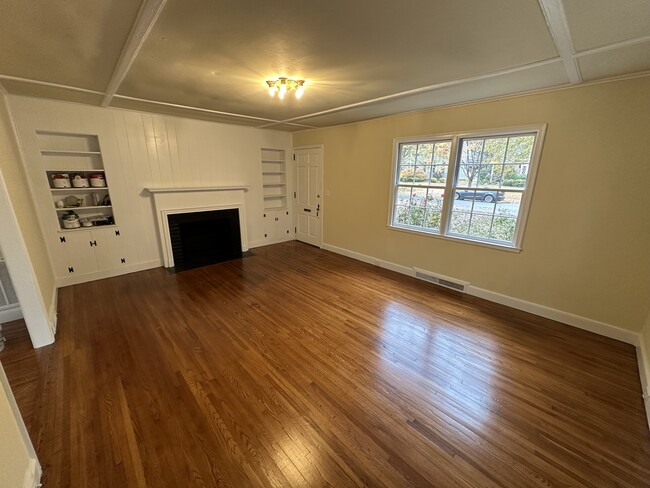 Living room - 710 Walnut Ave