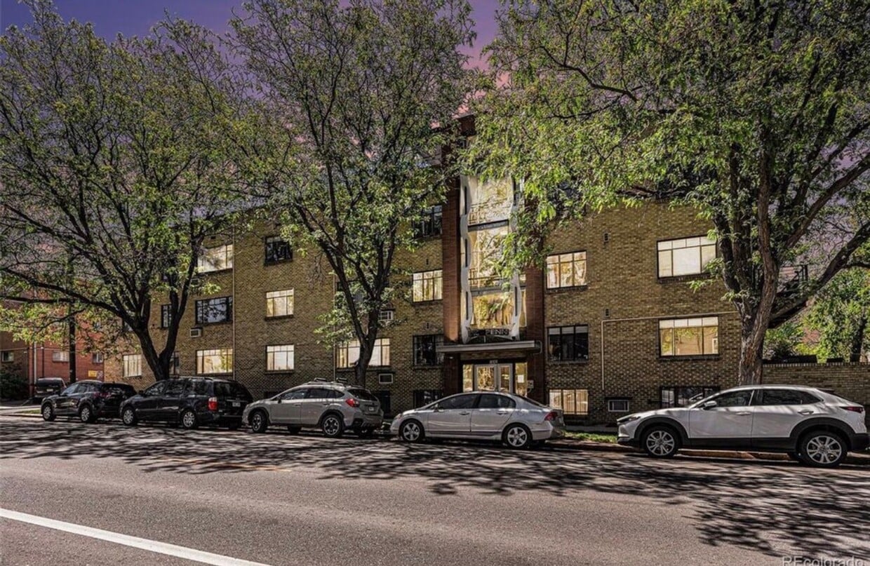 Great Capital Hill 1 Bedroom Garden Level Condo/ Water trash, and Heat Included - Great Capital Hill 1 Bedroom Garden Level Condo/ Utilities Included