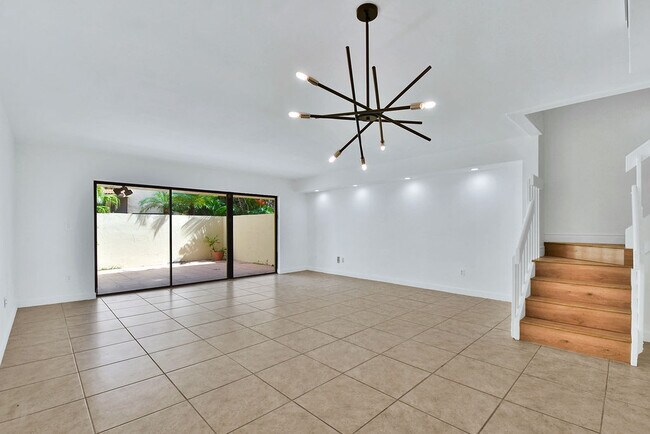 Foto del edificio - 3501 Magellan Cir