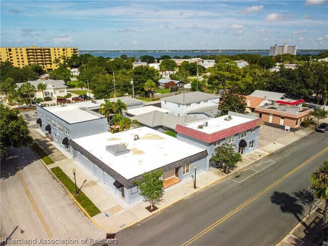 Foto del edificio - 241 S Commerce Ave