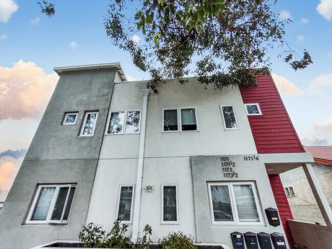 Foto del edificio - 1171 W 37th Pl