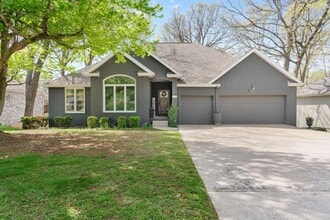 Building Photo - 840 E Gaslight Dr