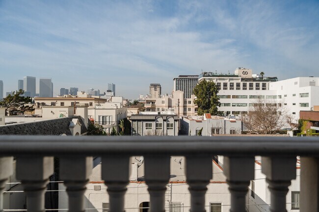 Foto del edificio - 125 Rexford Dr