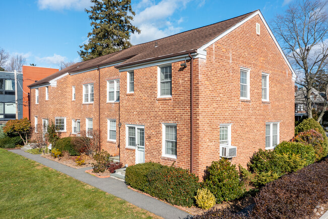 Building Photo - White Plains Manor