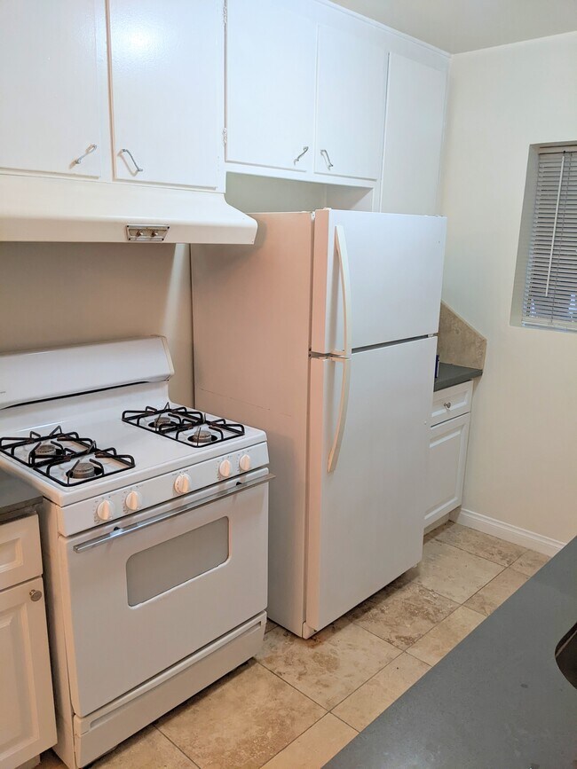 Building Photo - 13609 Burbank Blvd