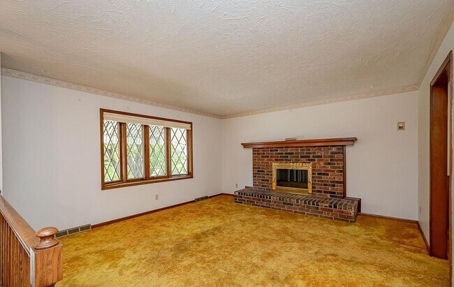 Building Photo - 2490 E Dale Ct