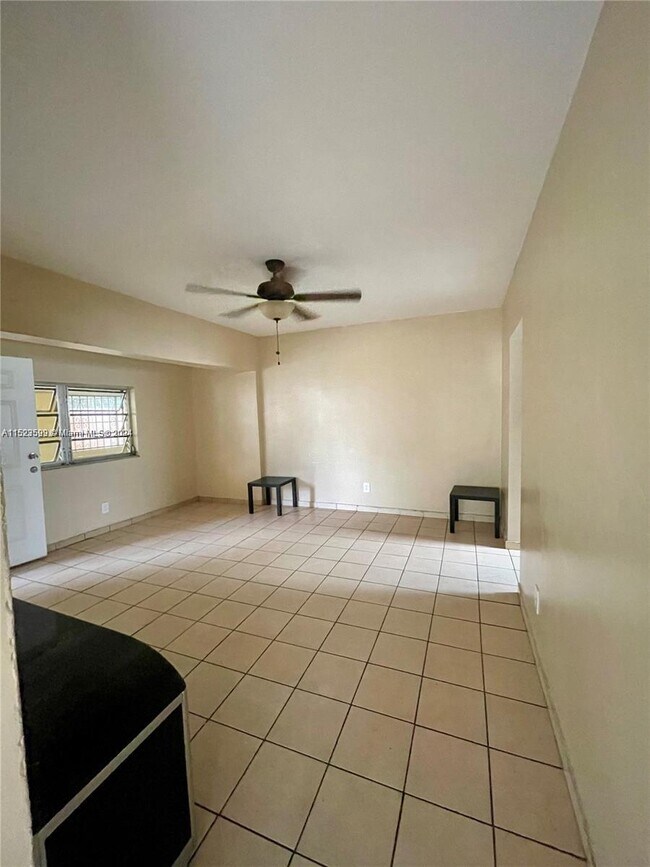 Foto del edificio - 836 NW 101st St