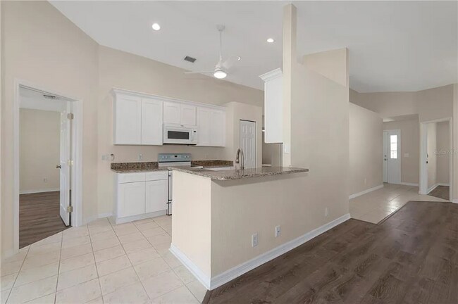 Foto del edificio - 1401 Hedgewood Cir