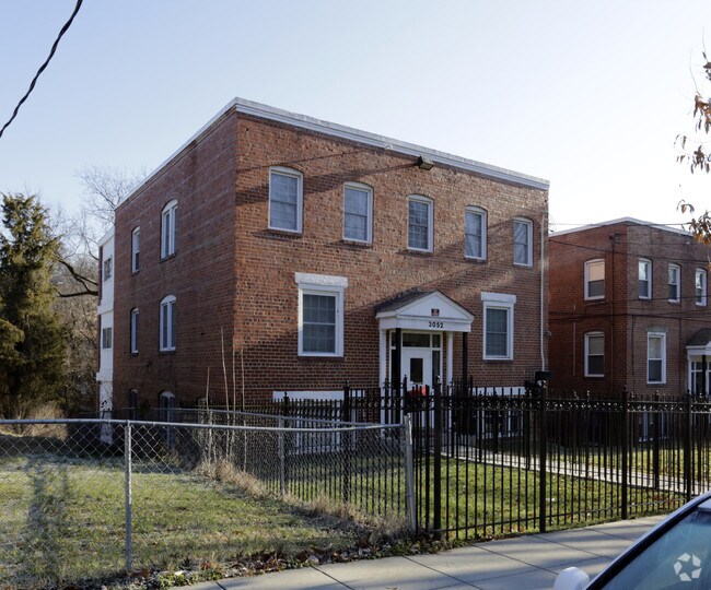 Building Photo - 3052-3056 30th St SE
