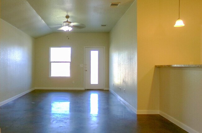 Building Photo - 1718 Indian Trail