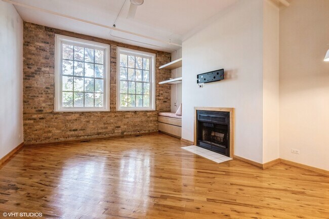 Building Photo - 5235 N Ravenswood Ave