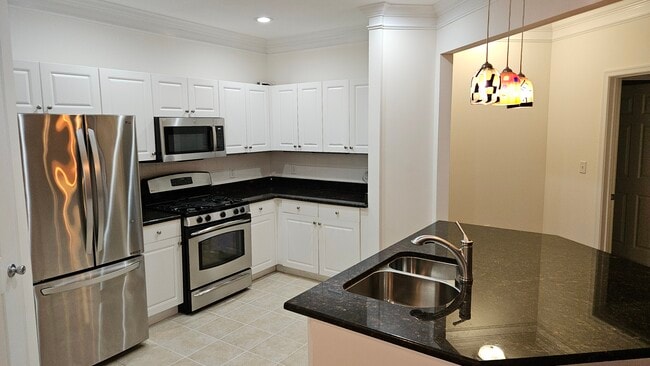 Building Photo - 23 Arch Pl