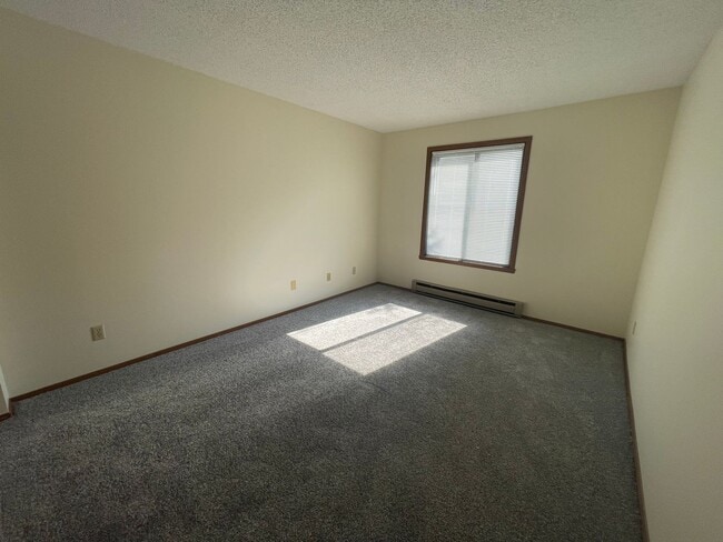 Building Photo - Very spacious 2 bed, 2 bath 4-plex unit lo...