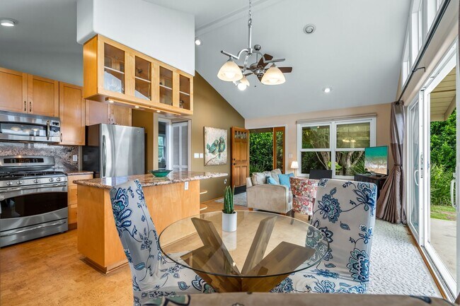 Building Photo - Fully Furnished - Stunning 1 Bedroom/1 Bat...
