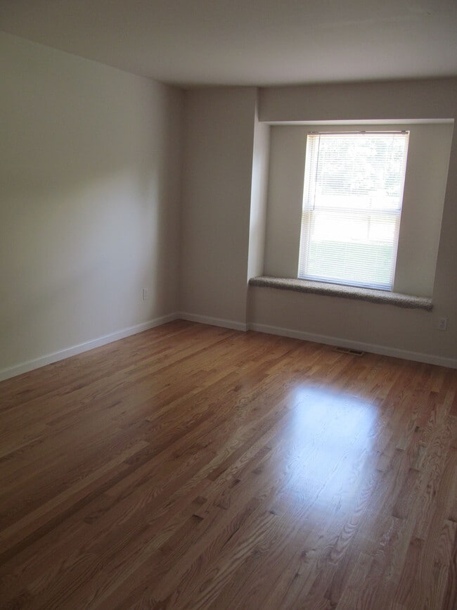 Building Photo - 1489 Dartmouth Dr