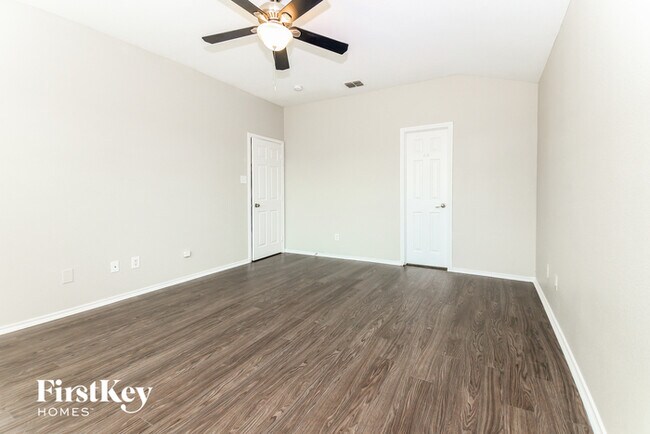 Foto del edificio - 313 Long Prairie Dr