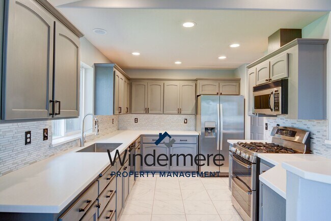 Foto del edificio - Modern 4 bed 2.5 Bath Home