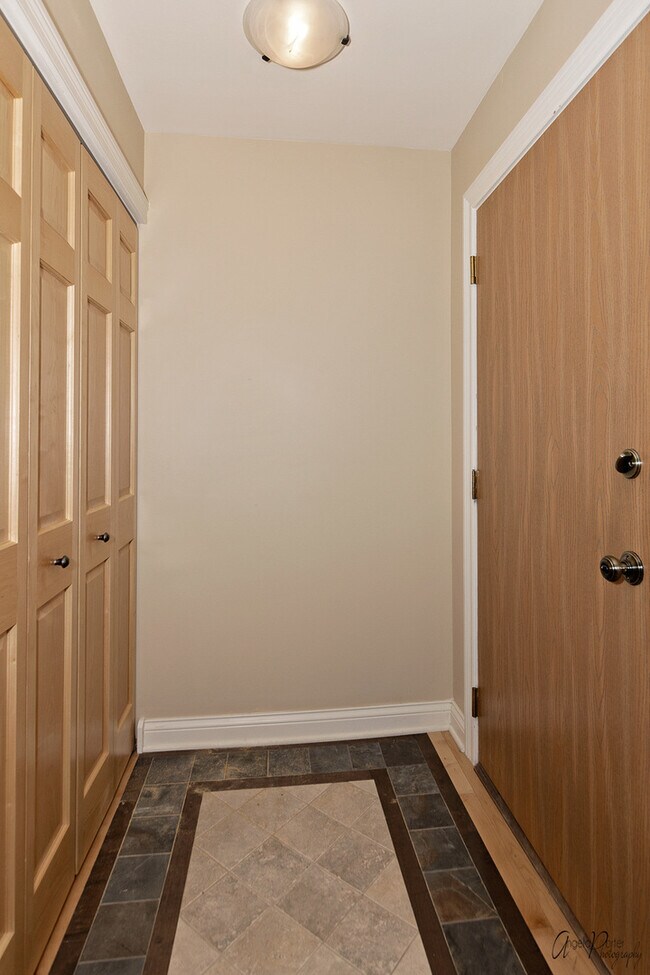 Foto del edificio - 1180 Silverwood Ct