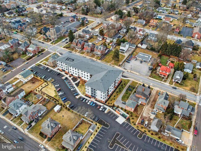 Building Photo - 624 Main St