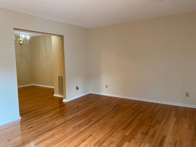 Building Photo - 2263 Forest Acres Dr