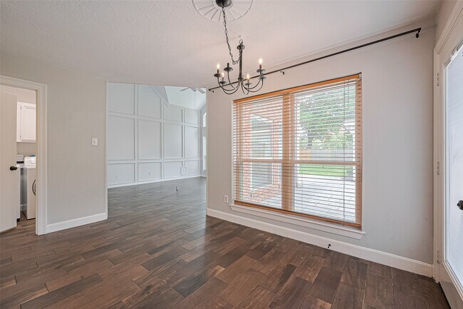 Foto del edificio - 3406 Mesquite Dr