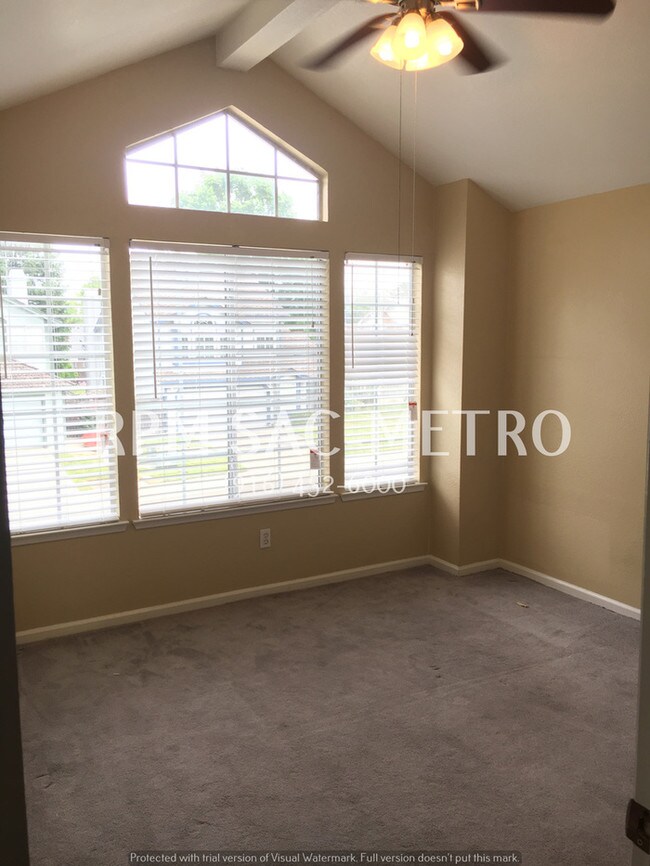 Foto del edificio - 8208 Danbury Park Ct