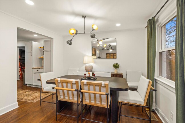 Foto del edificio - 2314 Deerwood Rd