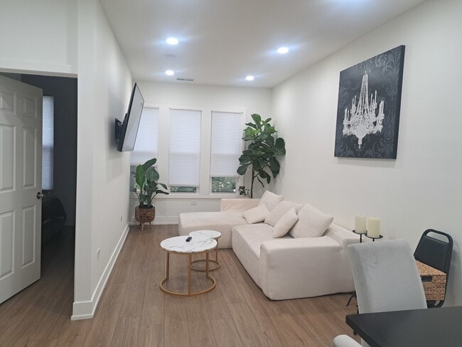 Foto del edificio - 619 W 46th St