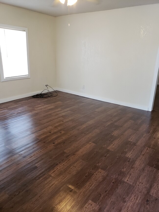 Lg Living Room - 410 E Verbina St