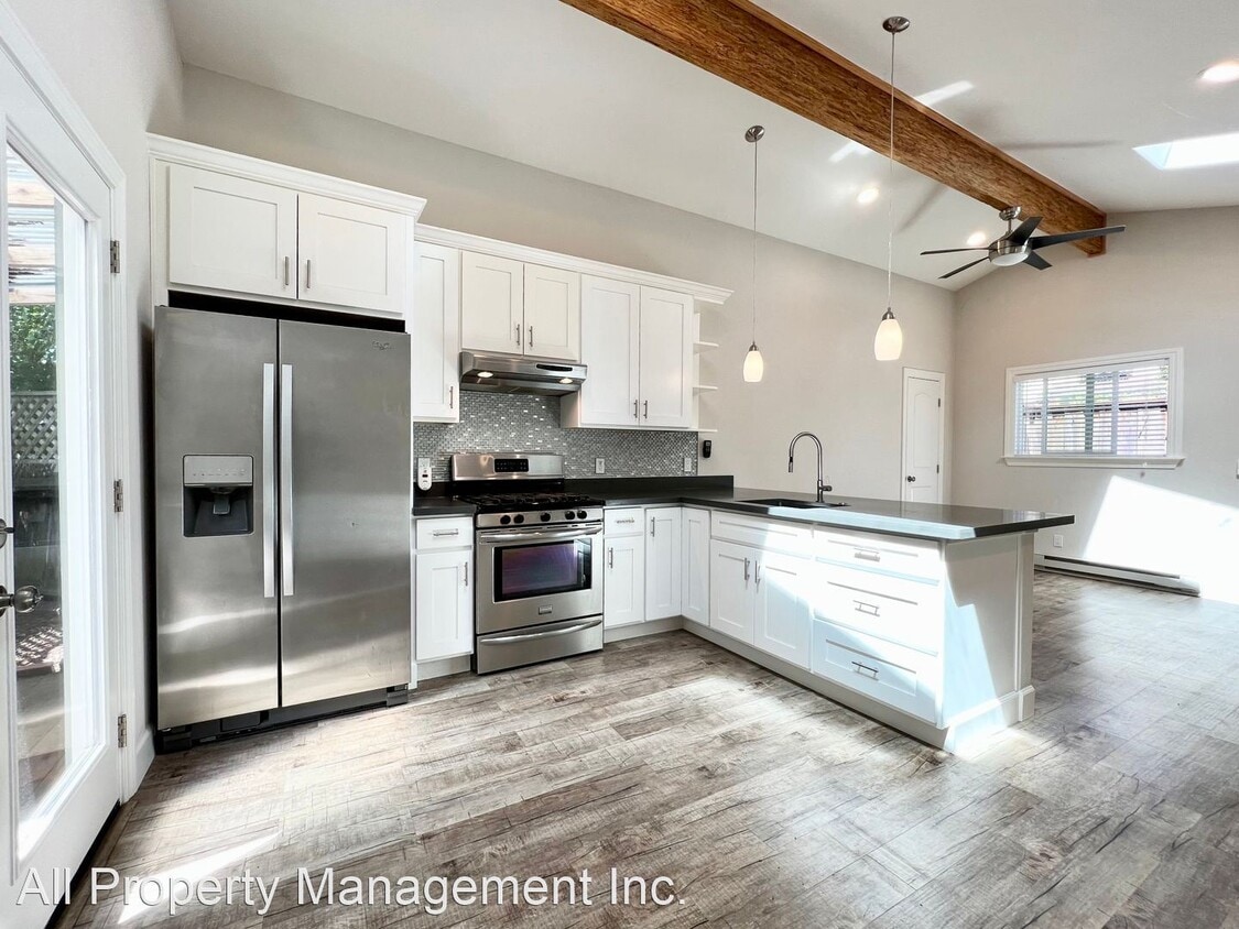 Primary Photo - 1 br, 1 bath House - 896 Reina Del Mar Ave.