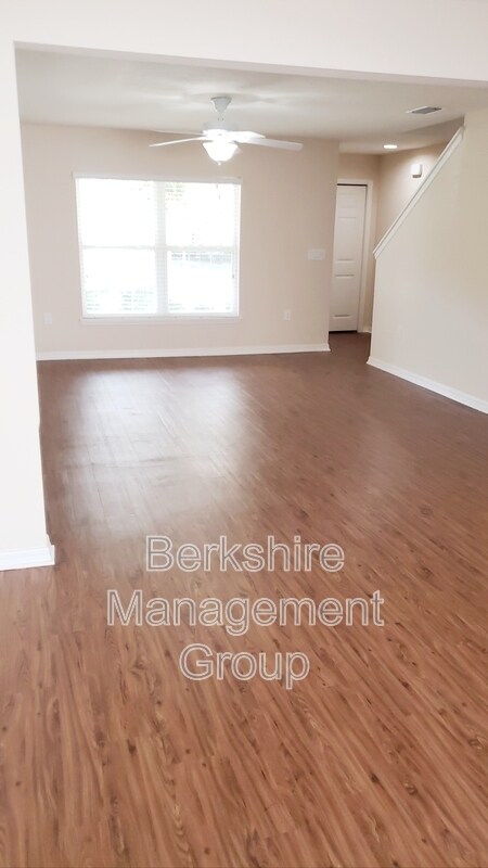 Foto del edificio - 1012 Dossey Oaks Ln