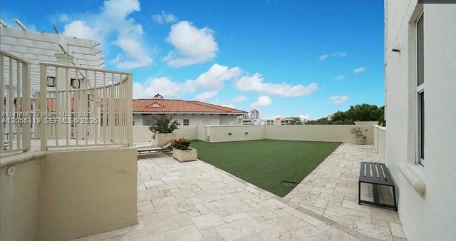 Building Photo - 2030 Douglas Rd