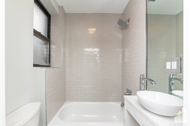 Foto del edificio - 505 W Belmont Ave